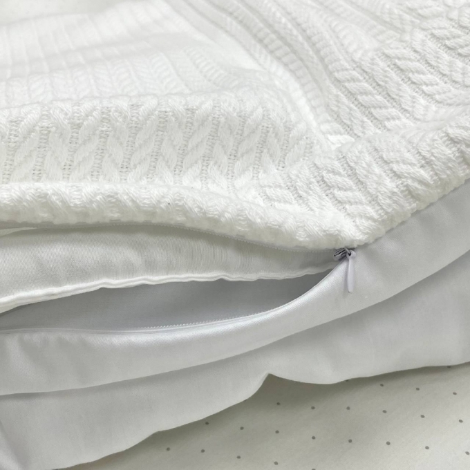 Paturica bebe din satin si material tricotat cu pilota si fundita, alb (8)